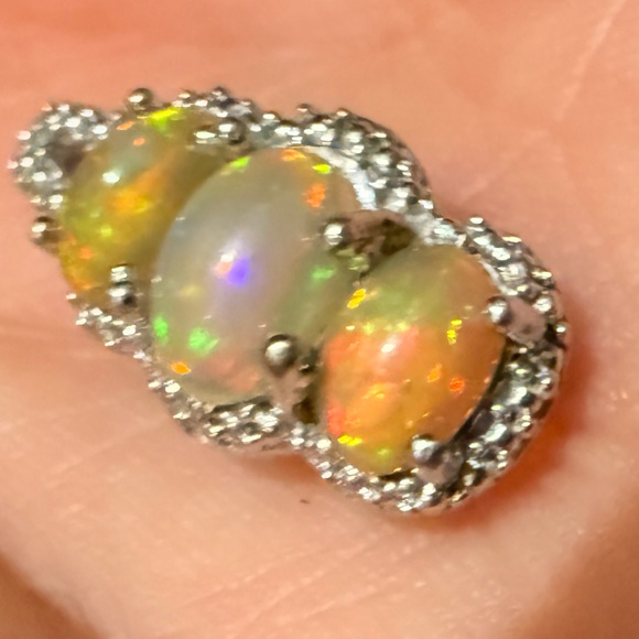 925 Ethiopian fire Opal Triple Stone Drop Pendant Necklace - Picture 11 of 12